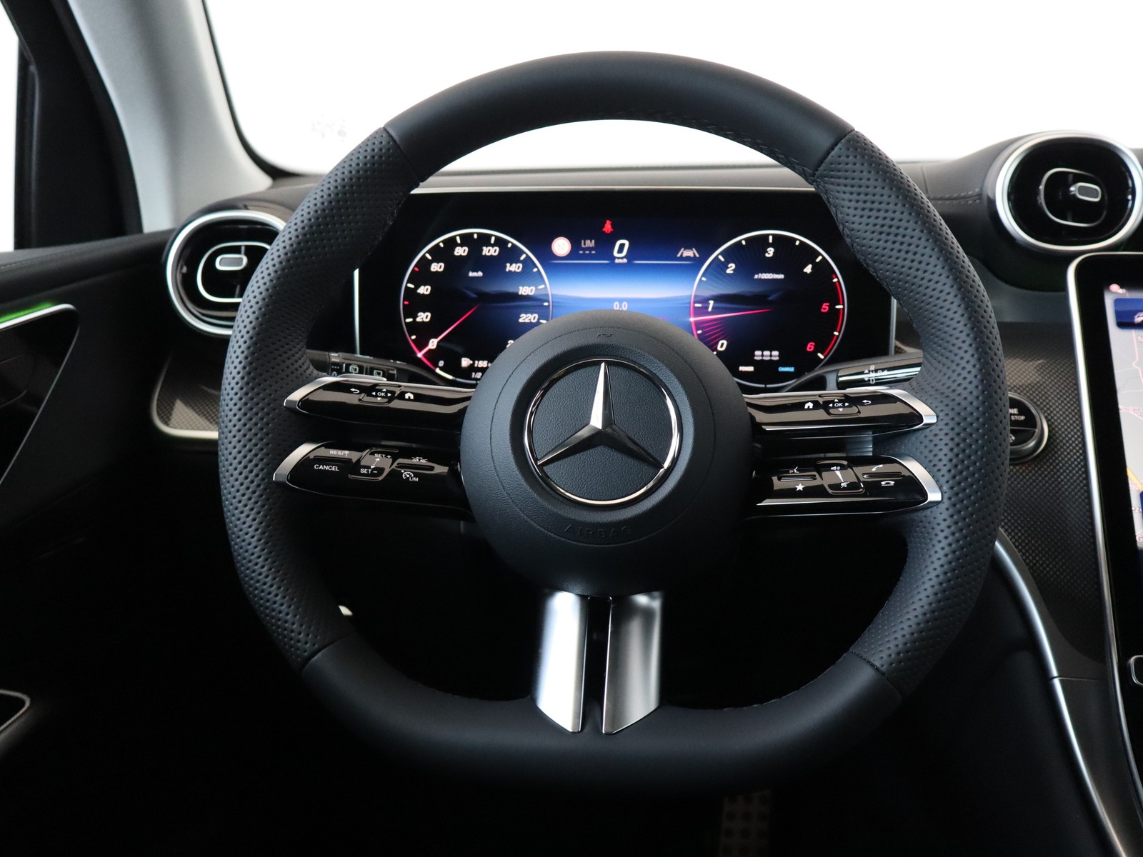 16 - Mercedes GLC suv 220 d amg line advanced 4matic 9g-tronic
