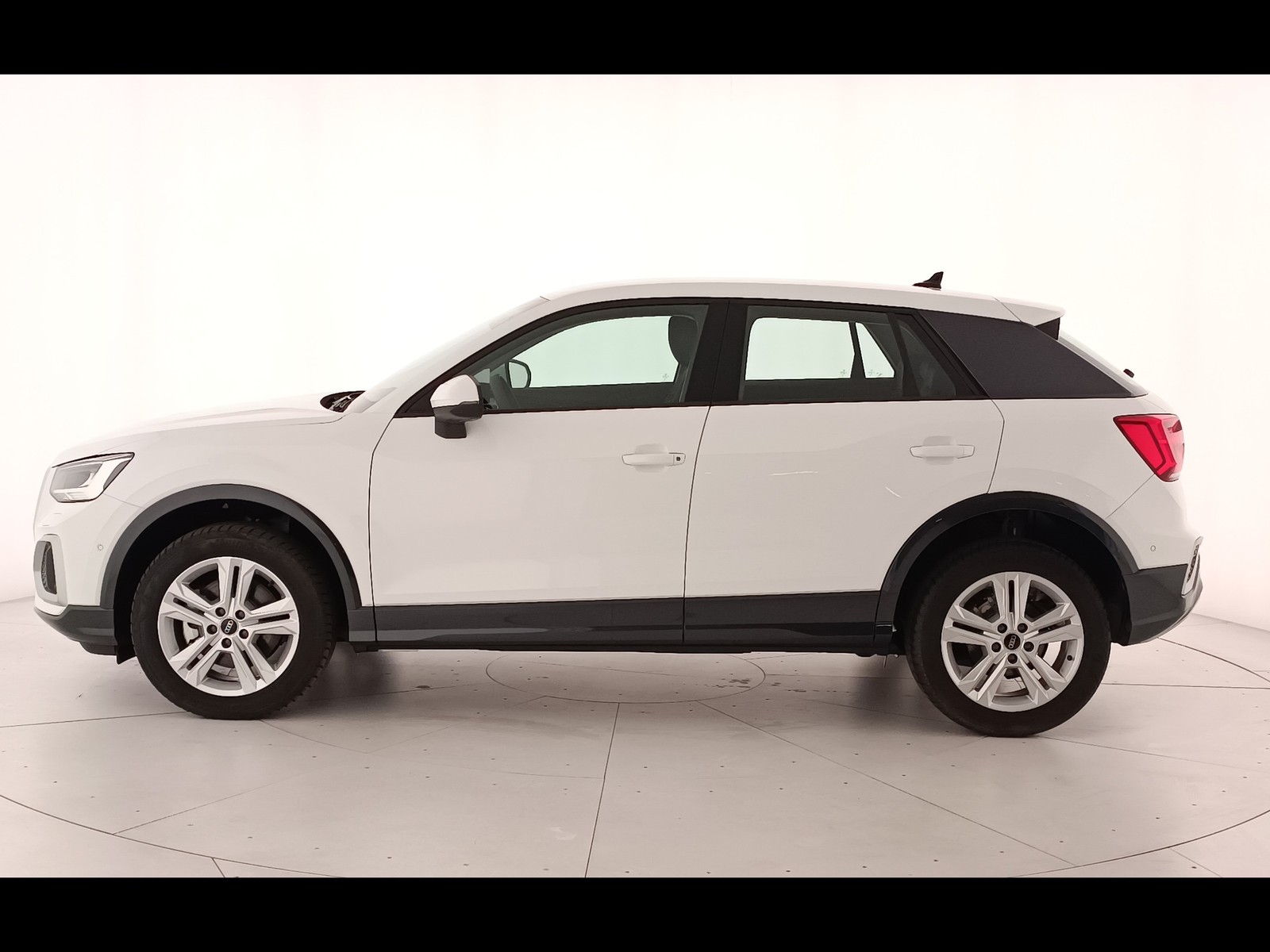 15 - Audi Q2 35 2.0 tdi business advanced s tronic