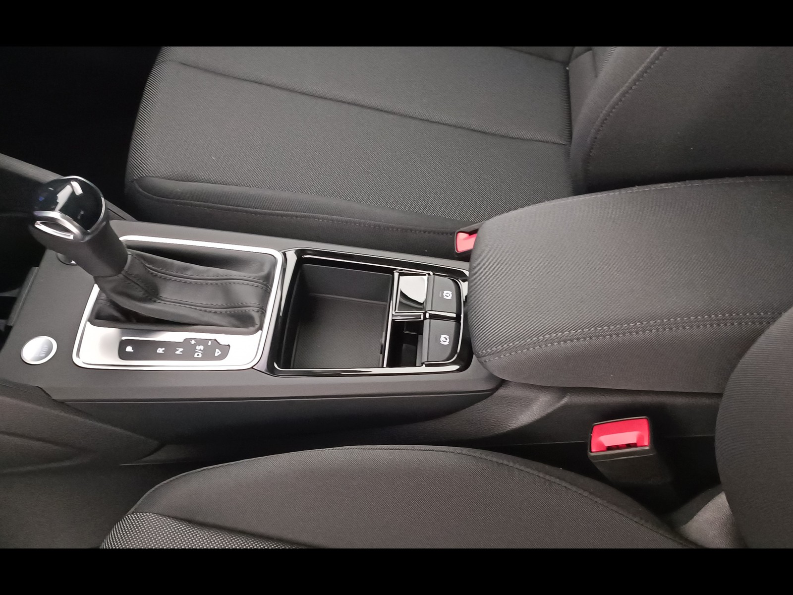 22 - Audi Q2 35 2.0 tdi business advanced s tronic