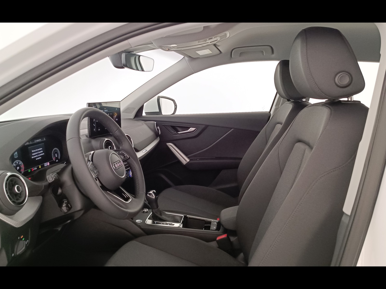 24 - Audi Q2 35 2.0 tdi business advanced s tronic
