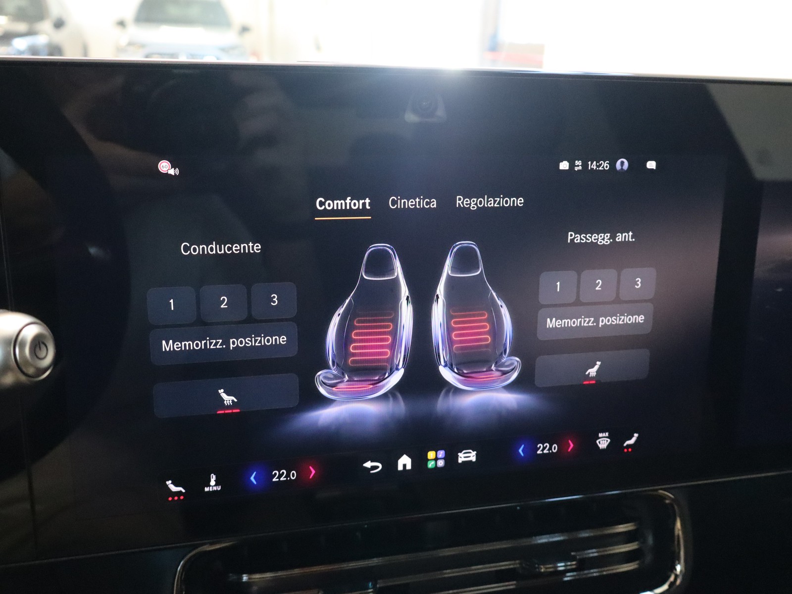 14 - Mercedes CLA 200 premium auto