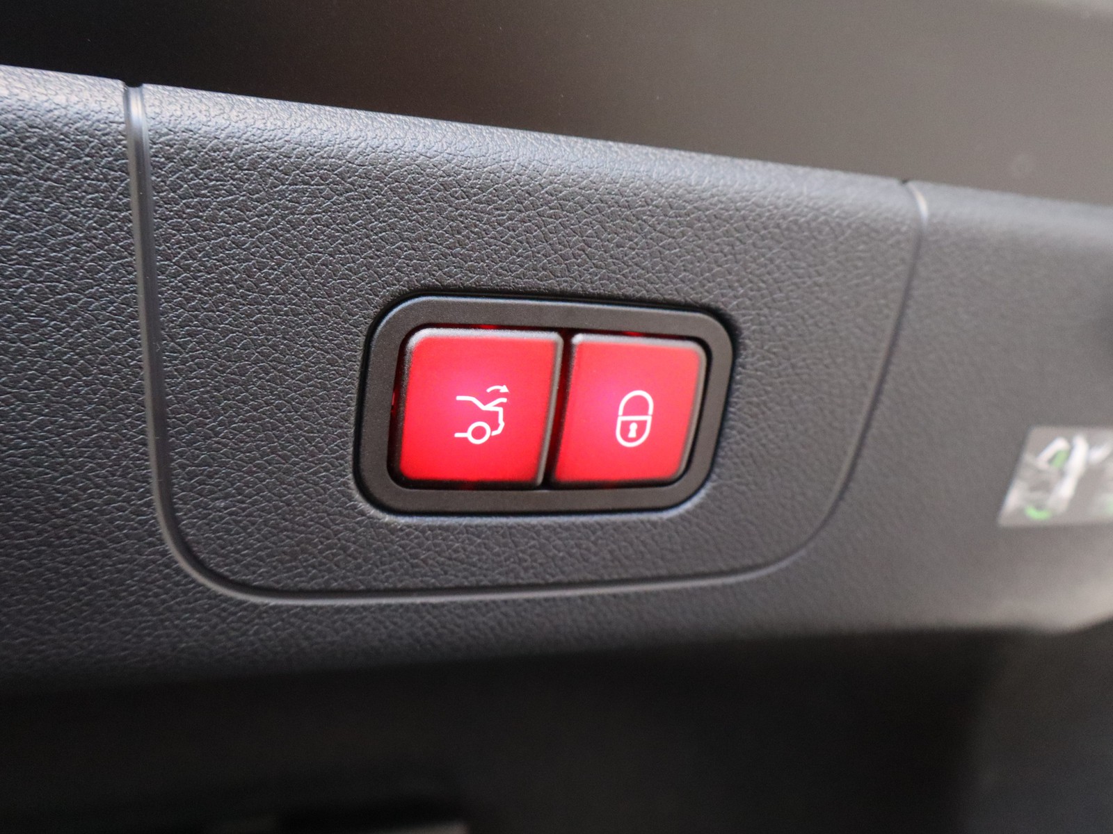 18 - Mercedes CLA 200 premium auto