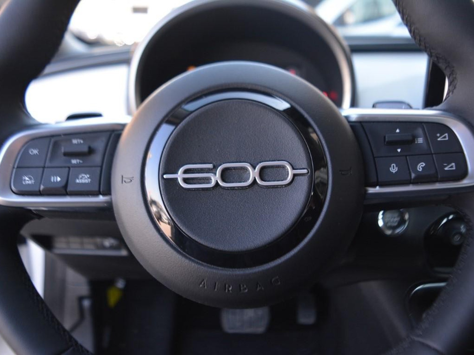 16 - Fiat 600 1.2 hybrid 145cv edct