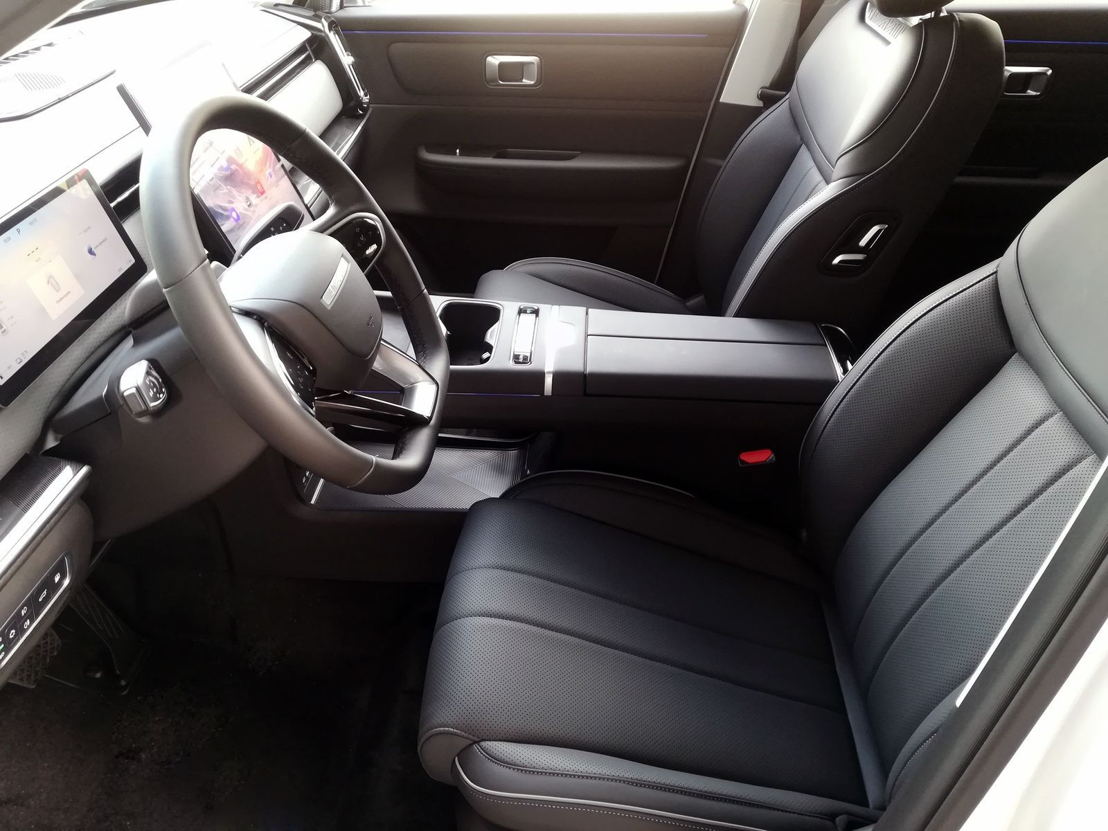 11 - Jaecoo 7 JAECOO SHS-P PHEV 1.5TGDI DHT1 Exclusive (2WD)