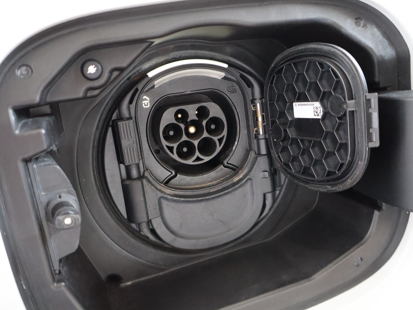 18 - Mercedes Classe A 250 e plug-in hybrid (e eq-power) premium 8g-dct