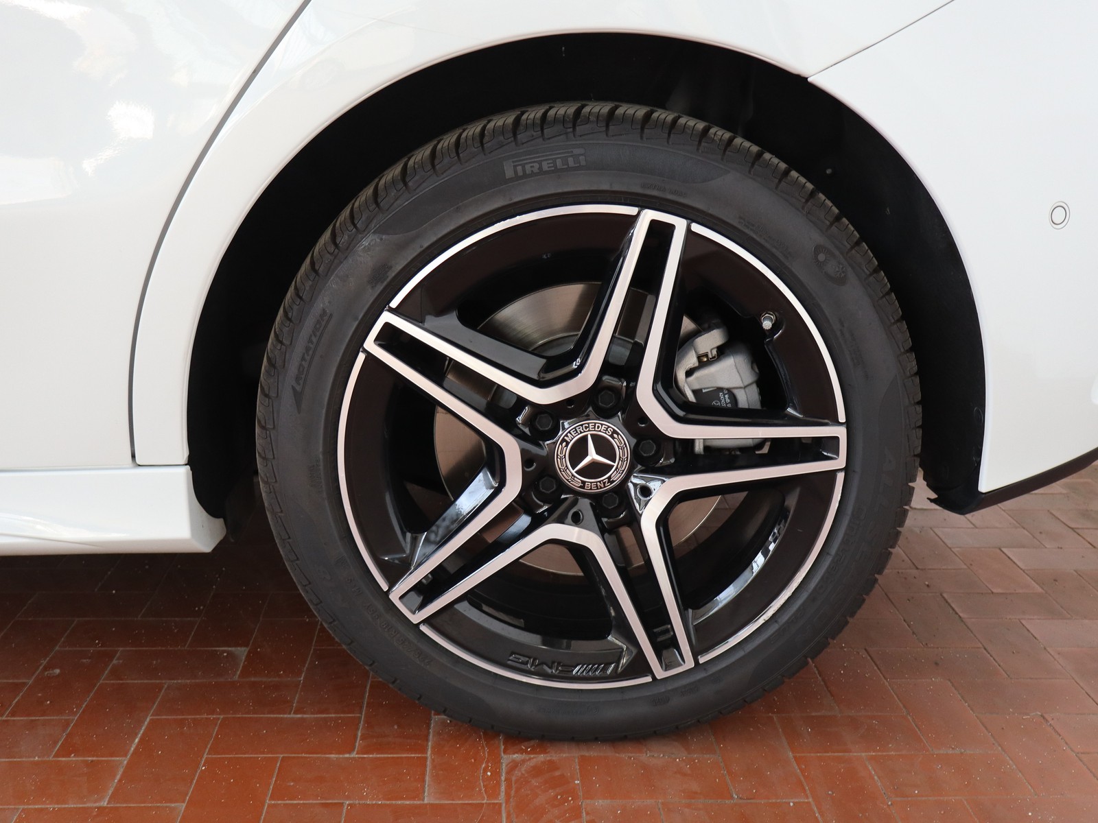 4 - Mercedes Classe A 250 e plug-in hybrid (e eq-power) premium 8g-dct