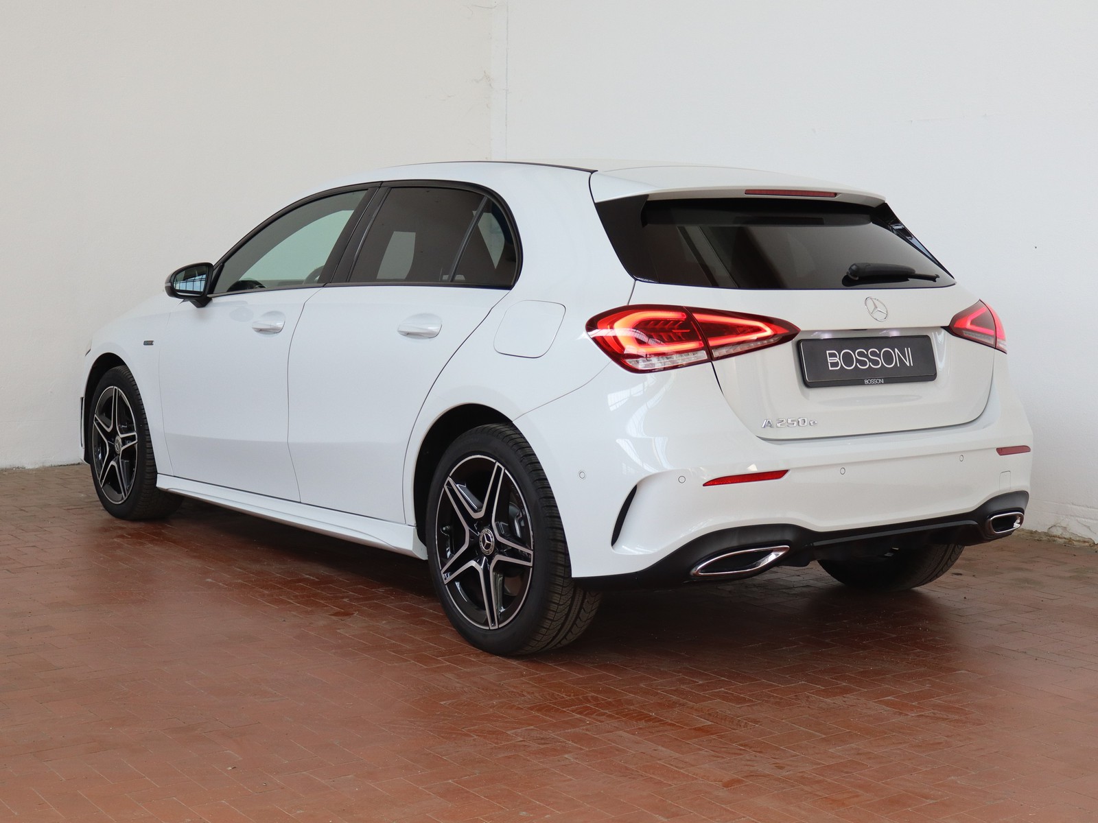 5 - Mercedes Classe A 250 e plug-in hybrid (e eq-power) premium 8g-dct