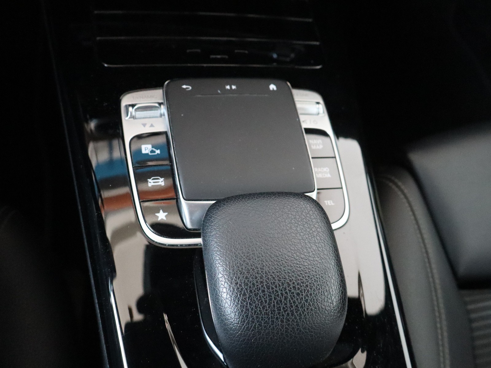 14 - Mercedes Classe A 180 d sport 7g-dct
