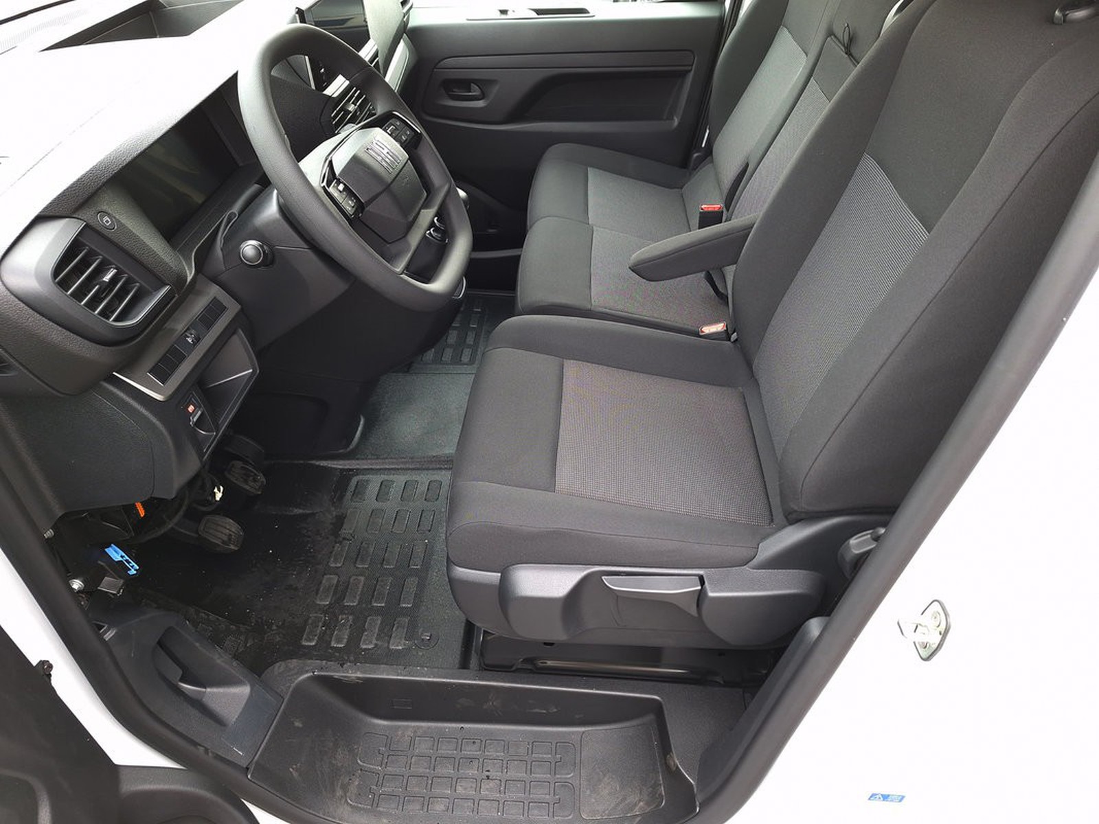 12 - Fiat Professional Scudo Van  M 1.5 Diesel 120cvManuale