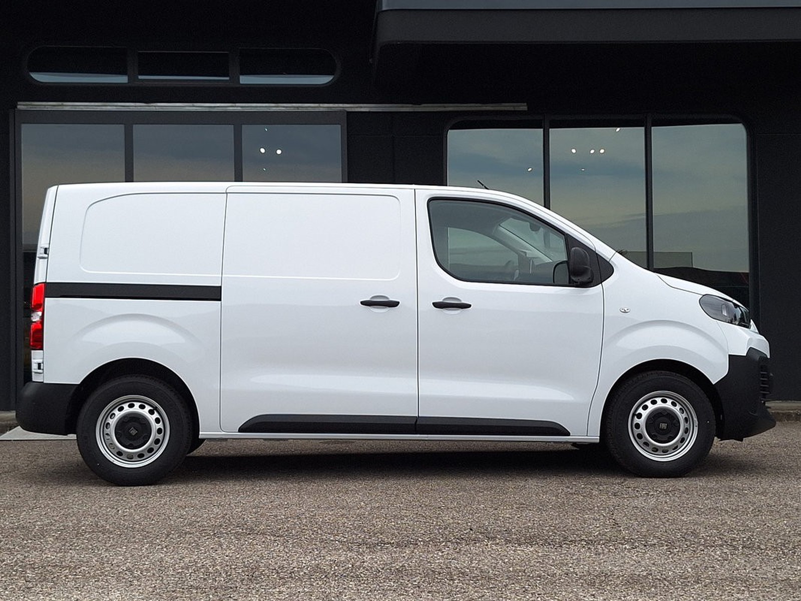 4 - Fiat Professional Scudo Van  M 1.5 Diesel 120cvManuale