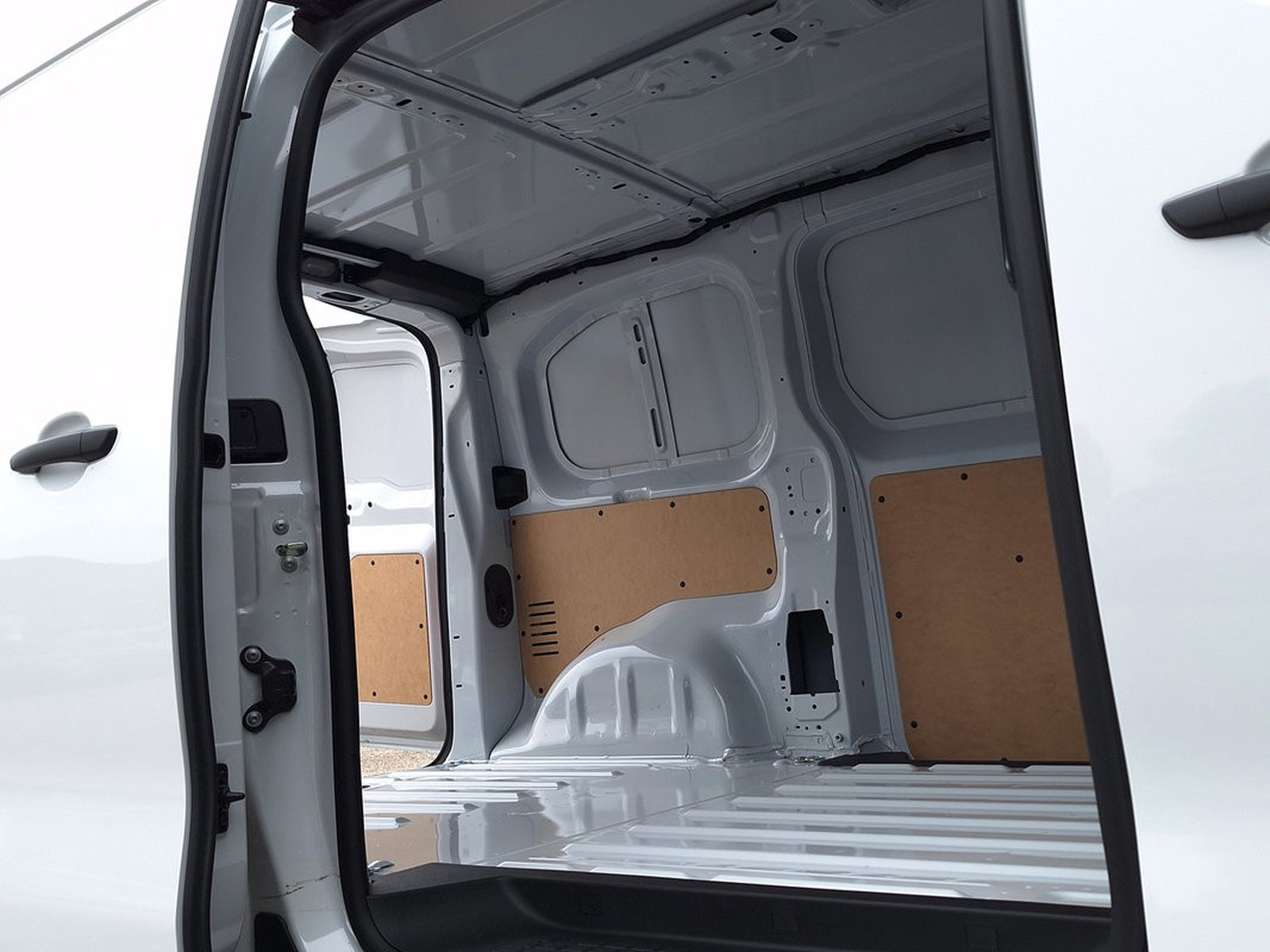 8 - Fiat Professional Scudo Van  M 1.5 Diesel 120cvManuale