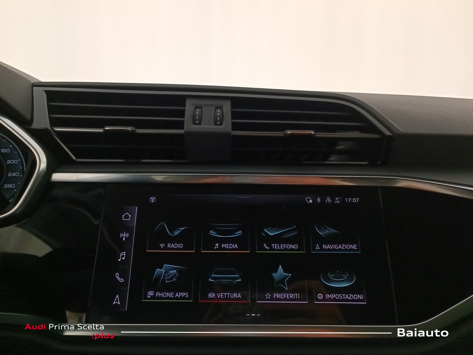 11 - Audi Q3 sportback 35 2.0 tdi s line edition s tronic