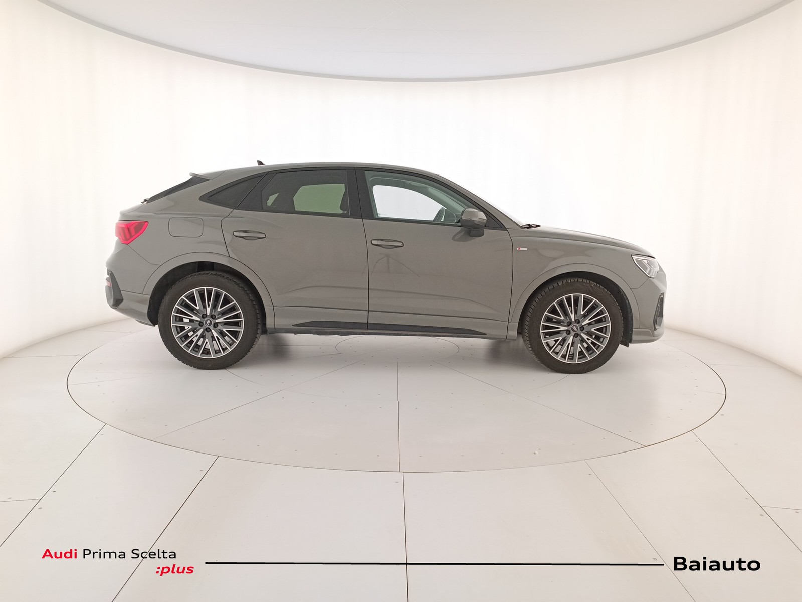 3 - Audi Q3 sportback 35 2.0 tdi s line edition s tronic