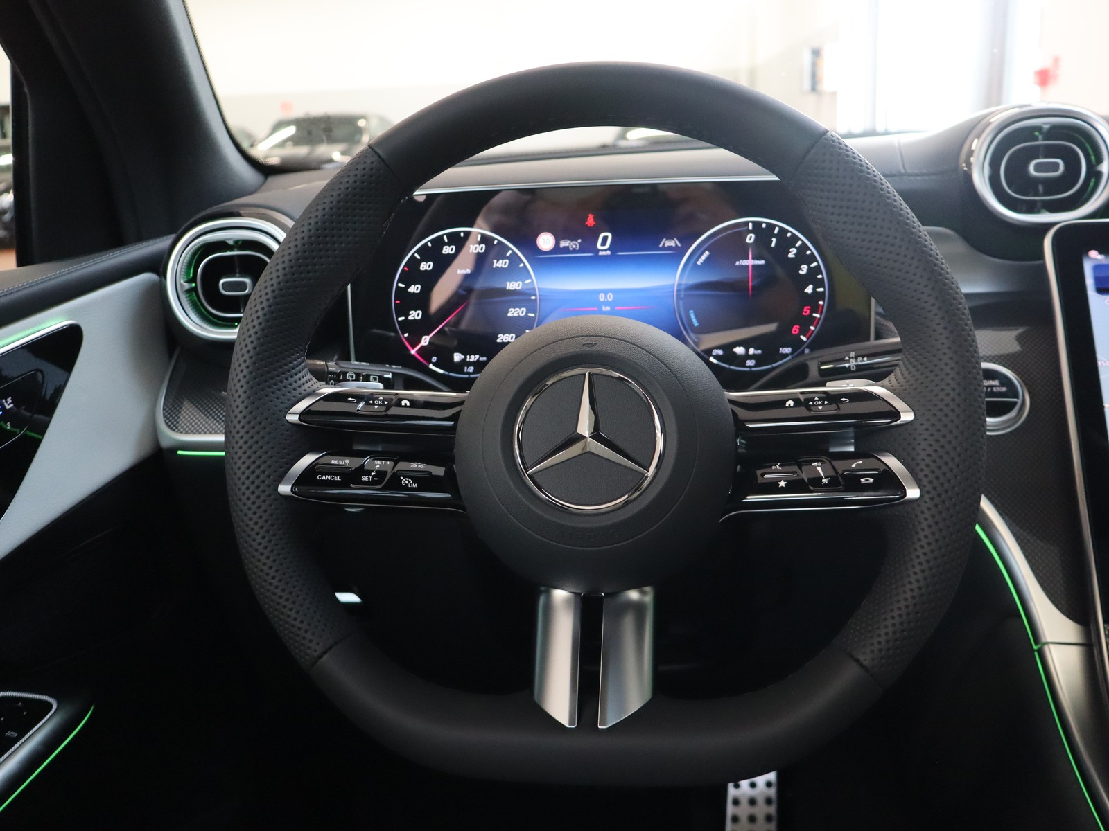 17 - Mercedes GLC suv 300 de plug-in hybrid amg line premium 4matic 9g-tronic