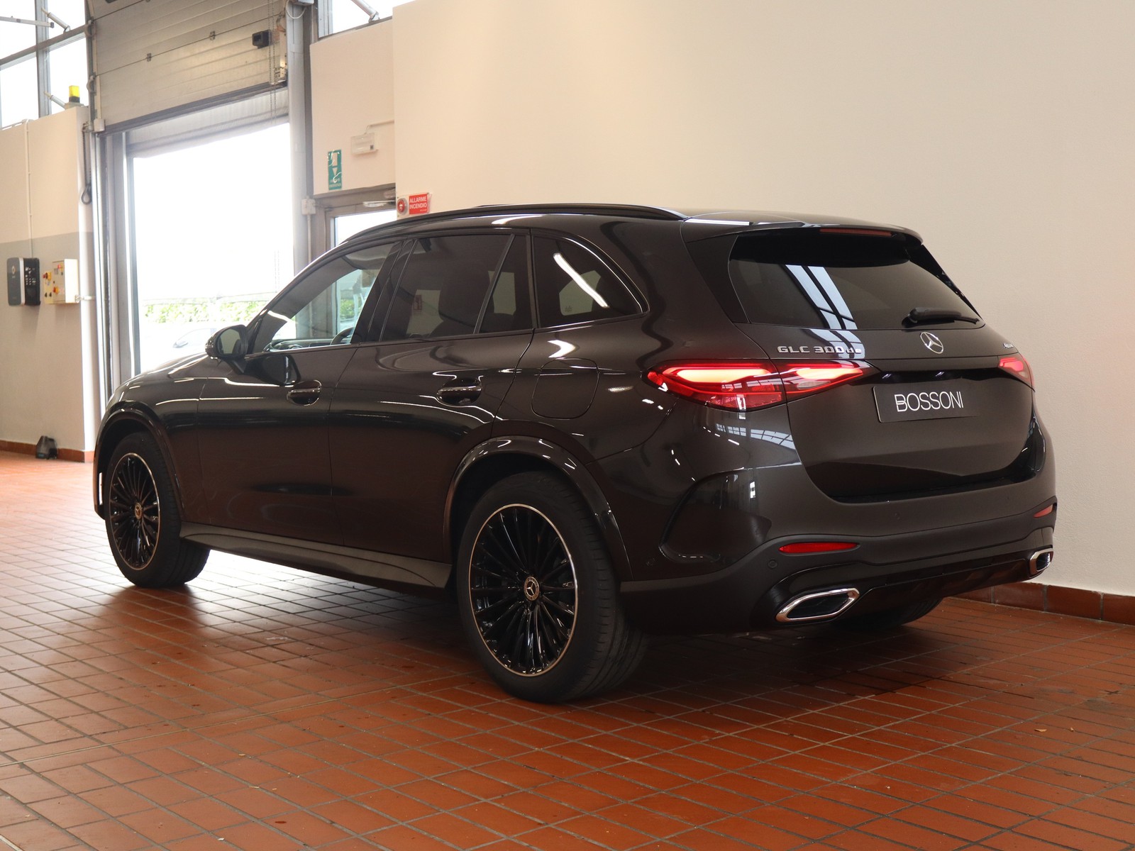 5 - Mercedes GLC suv 300 de plug-in hybrid amg line premium 4matic 9g-tronic