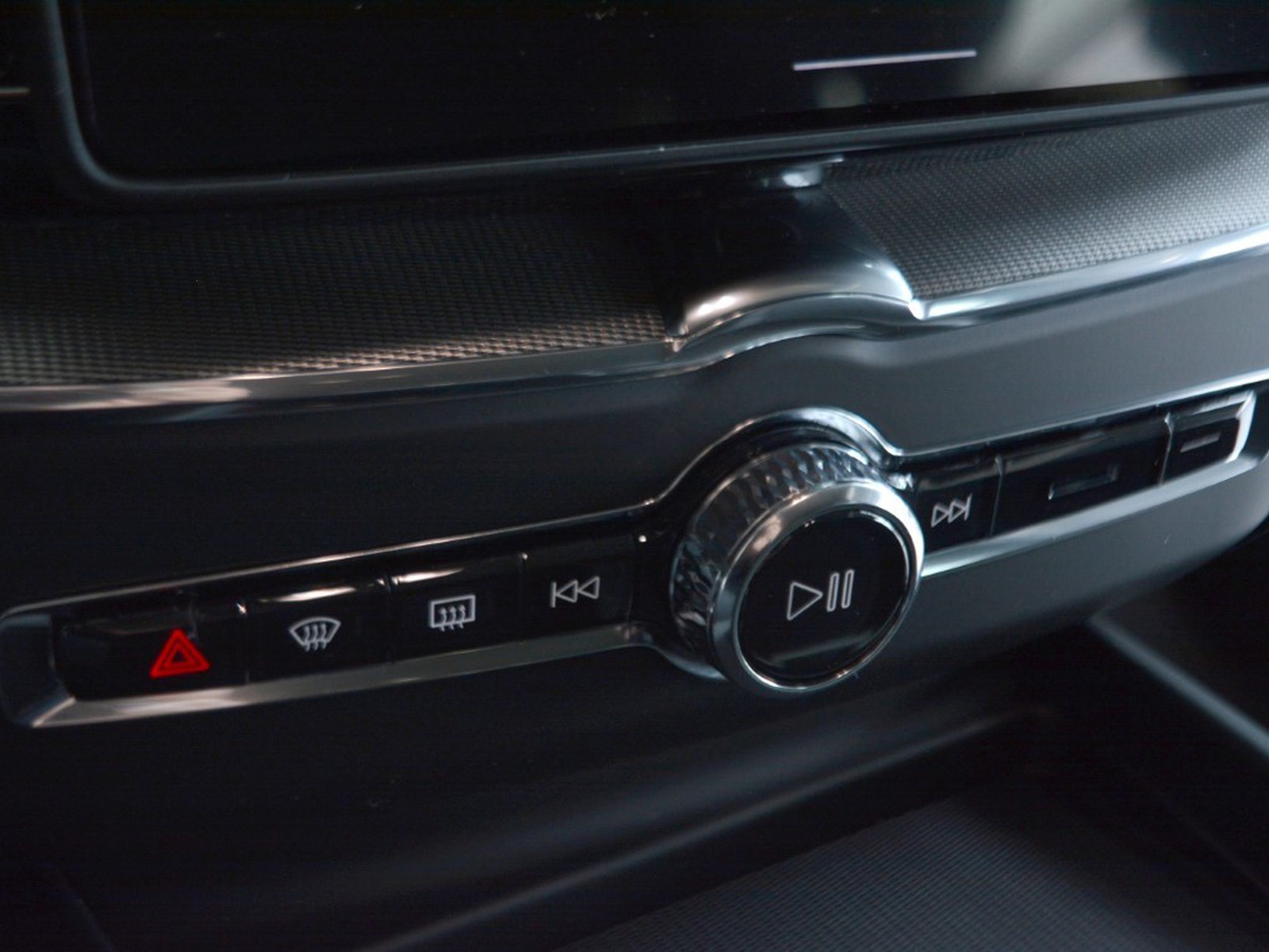 11 - Volvo XC60 2.0 t6 plug-in hybrid core awd automatico