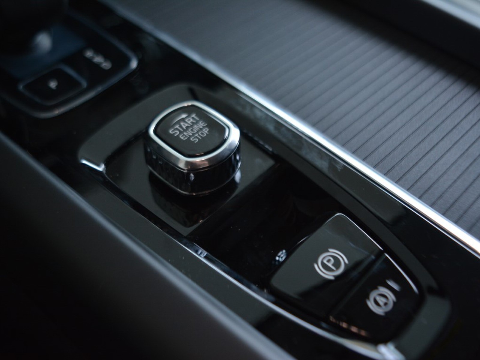 20 - Volvo XC60 2.0 t6 plug-in hybrid core awd automatico