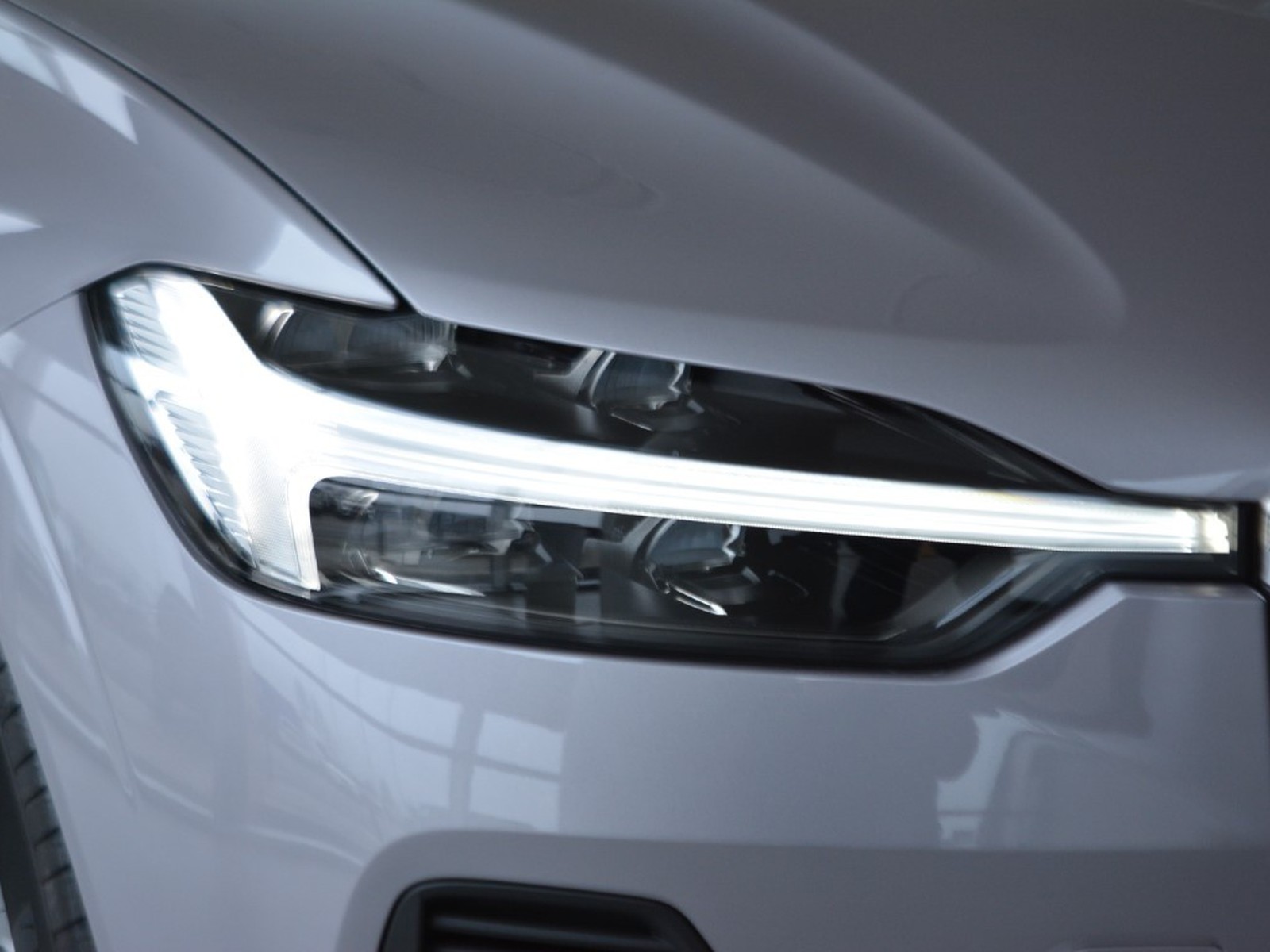 23 - Volvo XC60 2.0 t6 plug-in hybrid core awd automatico