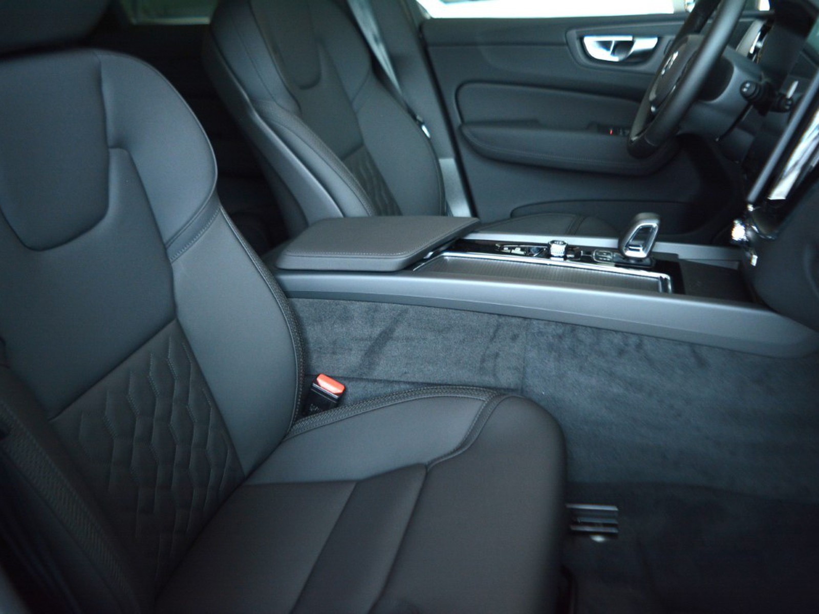 5 - Volvo XC60 2.0 t6 plug-in hybrid core awd automatico