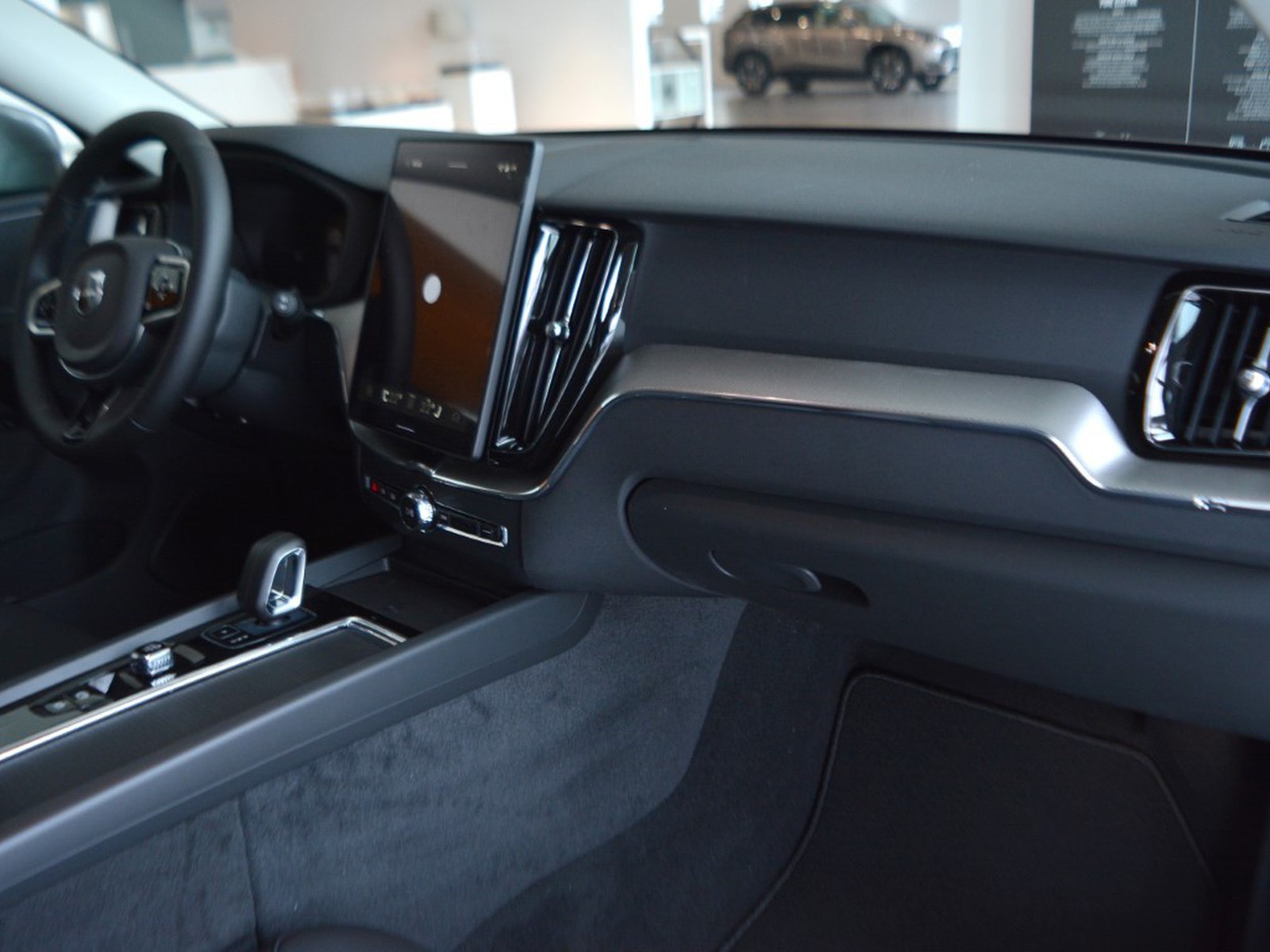 8 - Volvo XC60 2.0 t6 plug-in hybrid core awd automatico