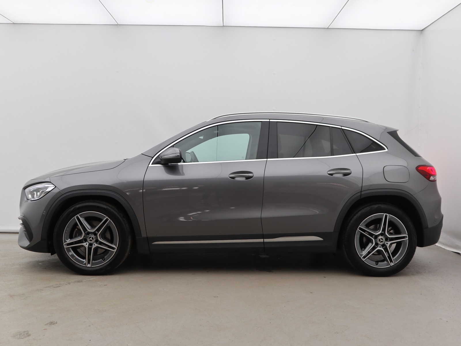 3 - Mercedes GLA 200 d premium 8g-dct