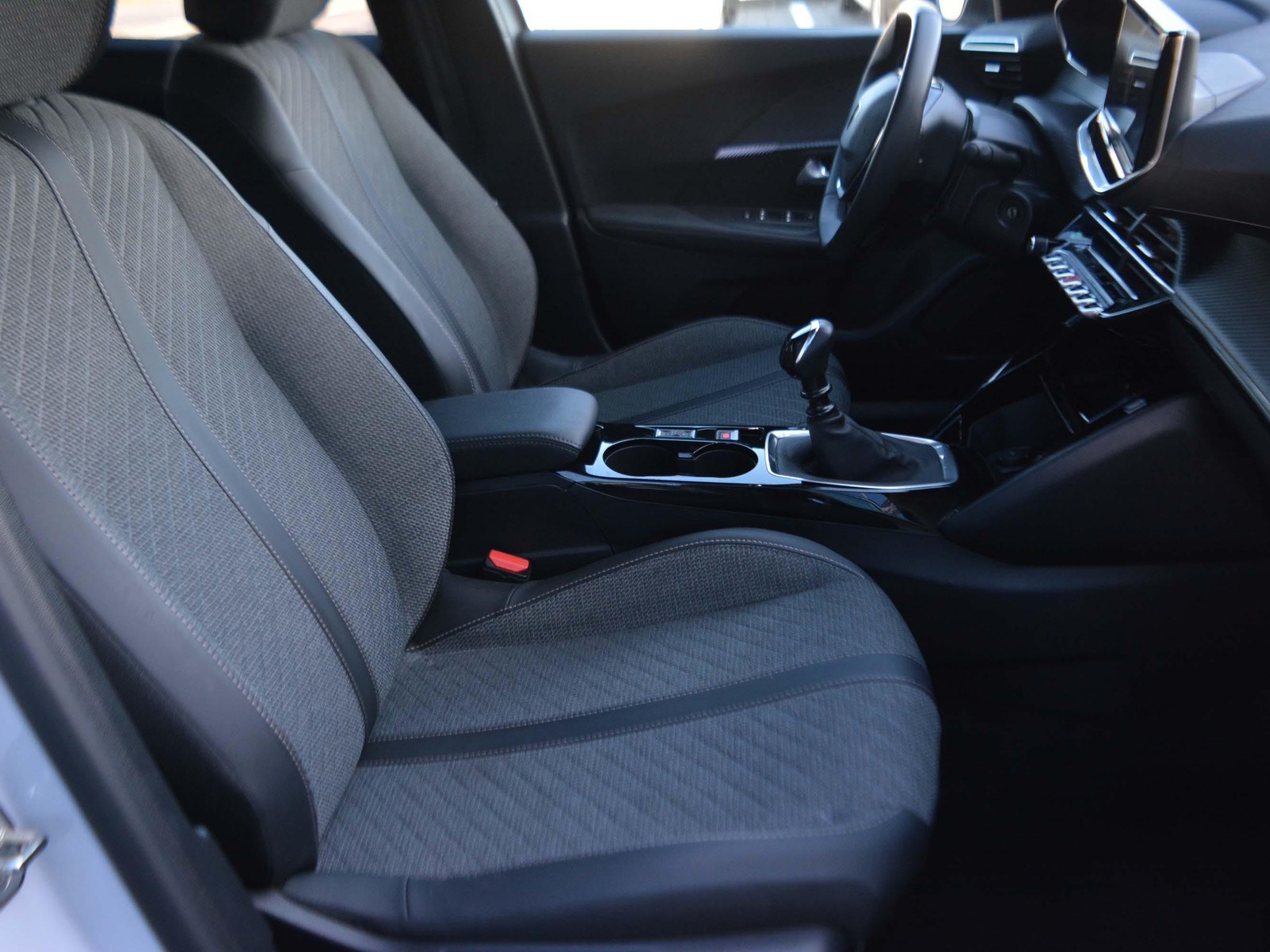 5 - Peugeot 2008 1.2 puretech 100cv allure s&s