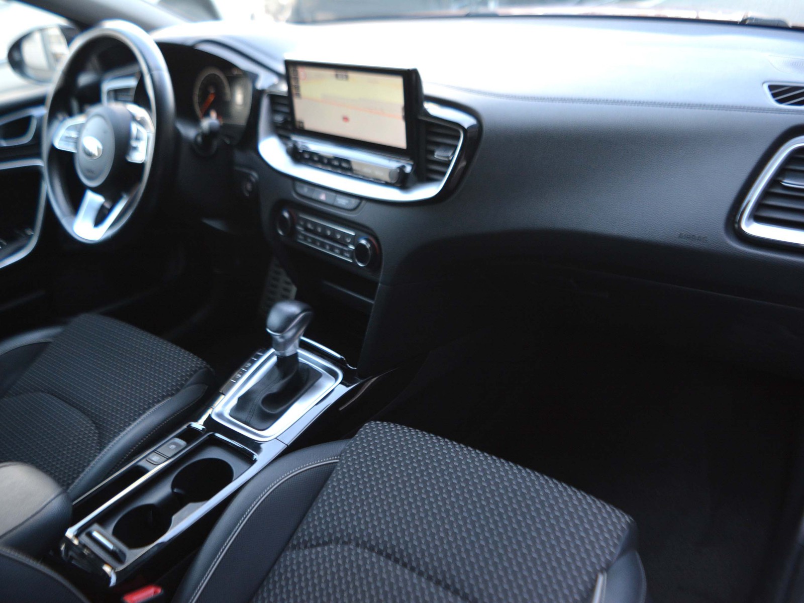 8 - Kia Xceed 1.6 crdi 136cv evolution 2wd dct