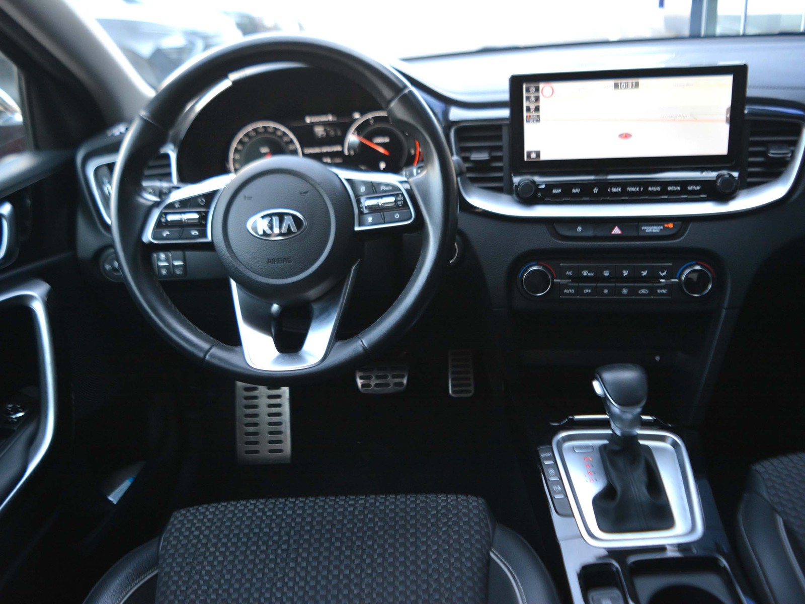 9 - Kia Xceed 1.6 crdi 136cv evolution 2wd dct