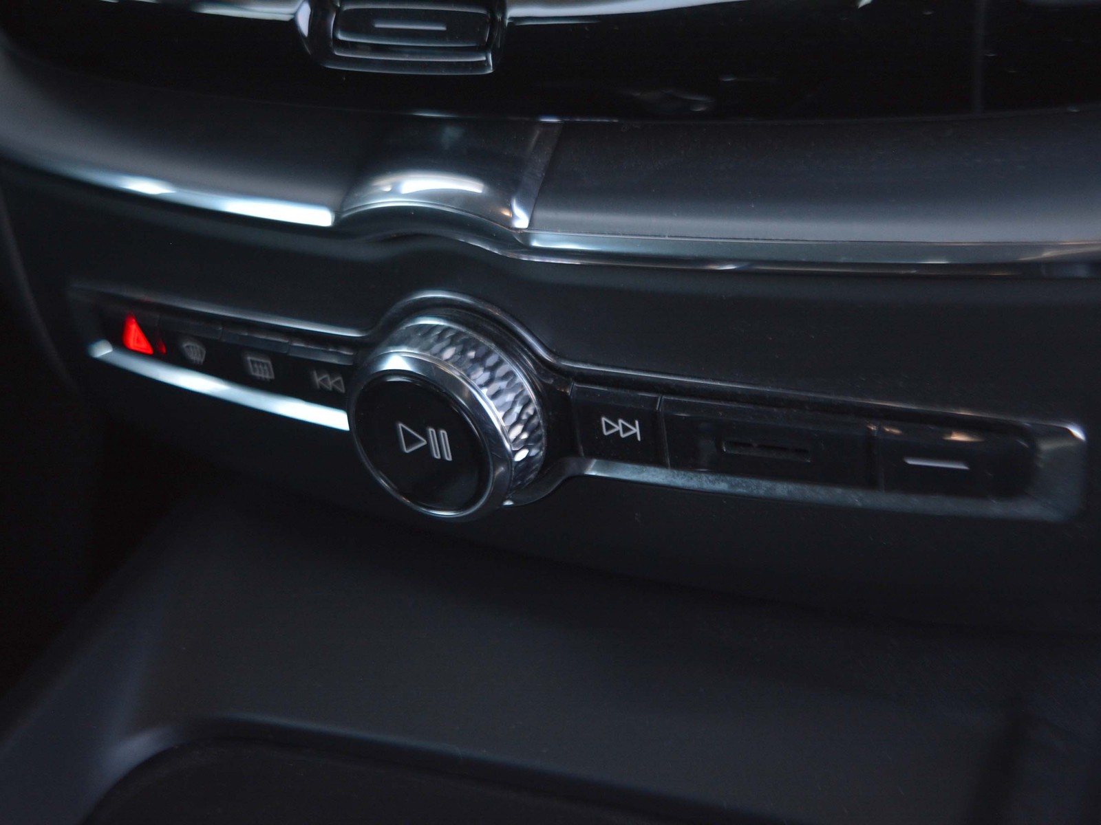 12 - Volvo XC60 2.0 b4 core automatico