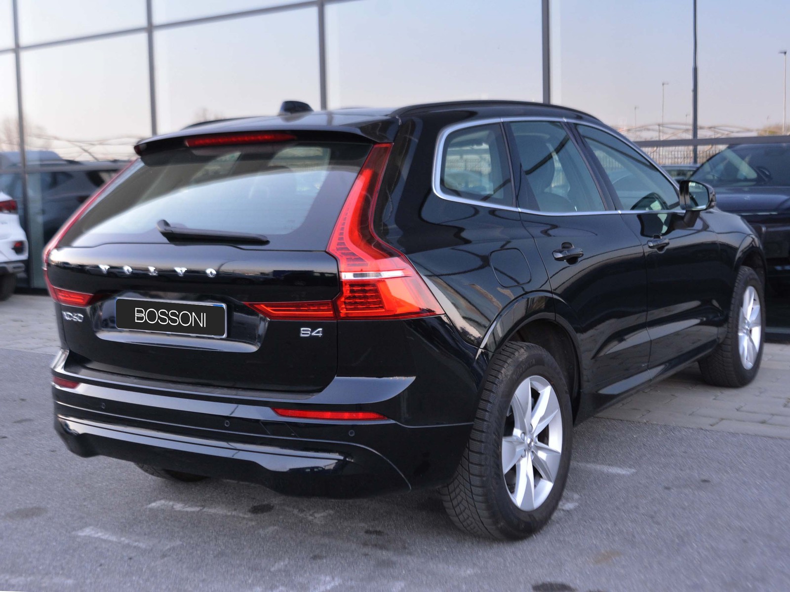 3 - Volvo XC60 2.0 b4 core automatico