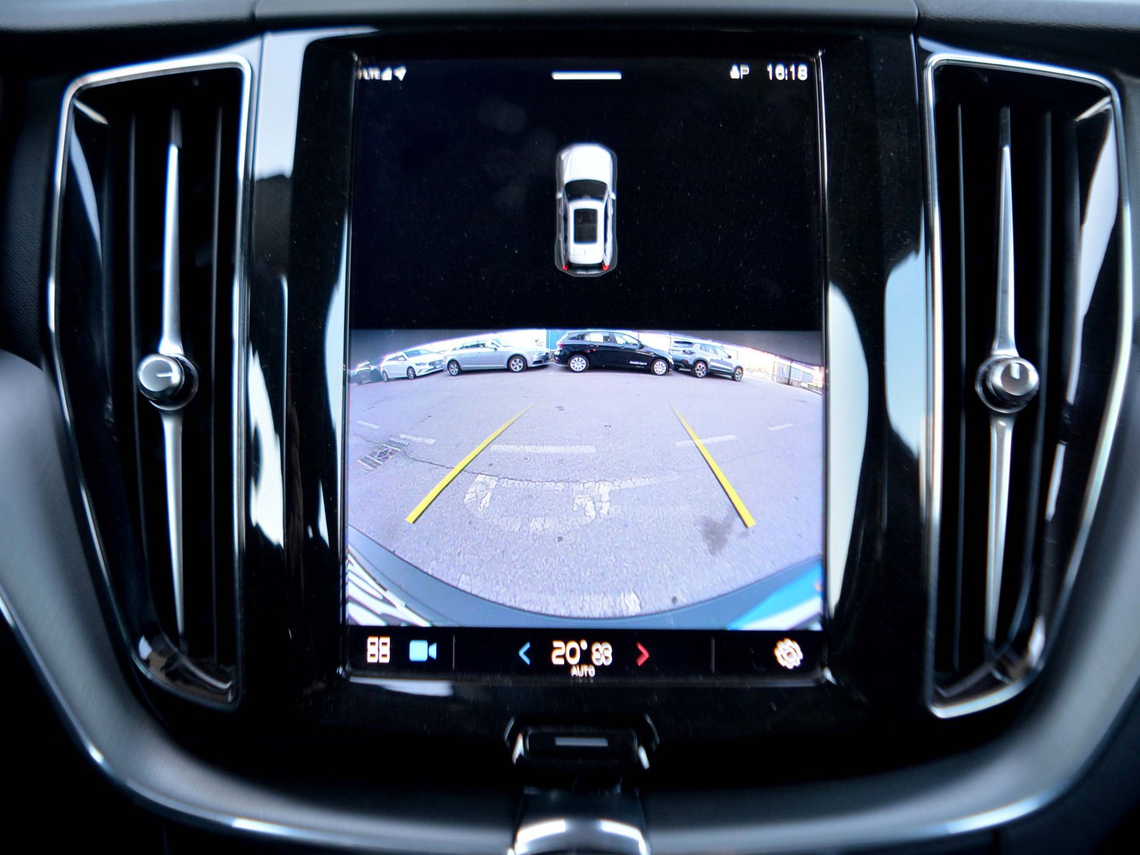 21 - Volvo XC60 2.0 b4 core automatico