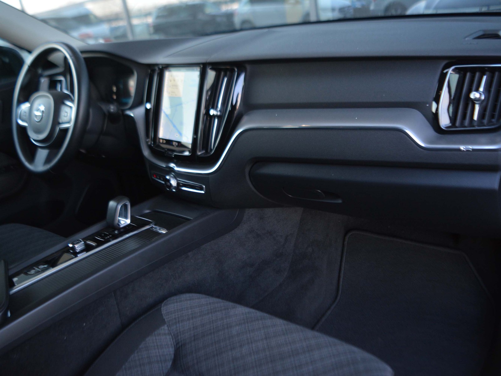 9 - Volvo XC60 2.0 b4 core automatico