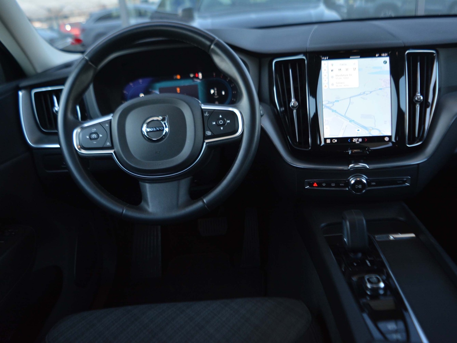 10 - Volvo XC60 2.0 b4 core automatico