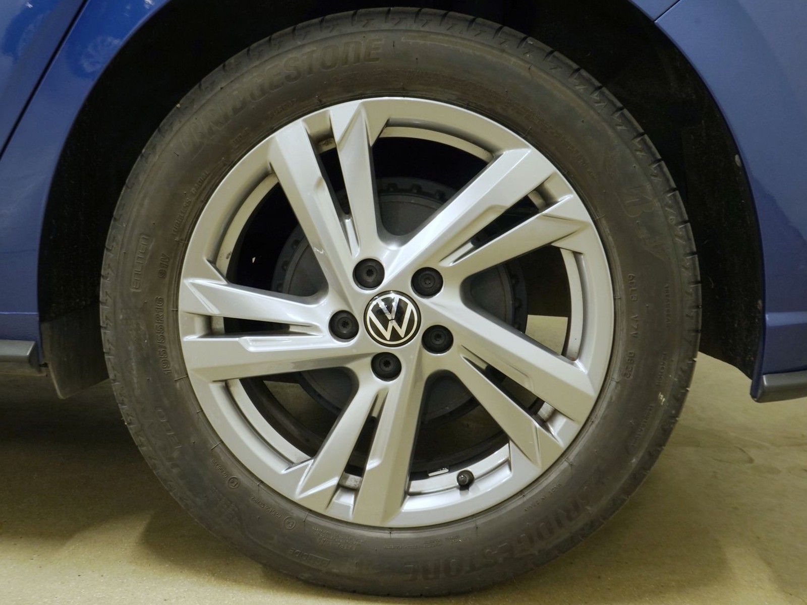 12 - Volkswagen Polo 1.0 tsi 95cv r line