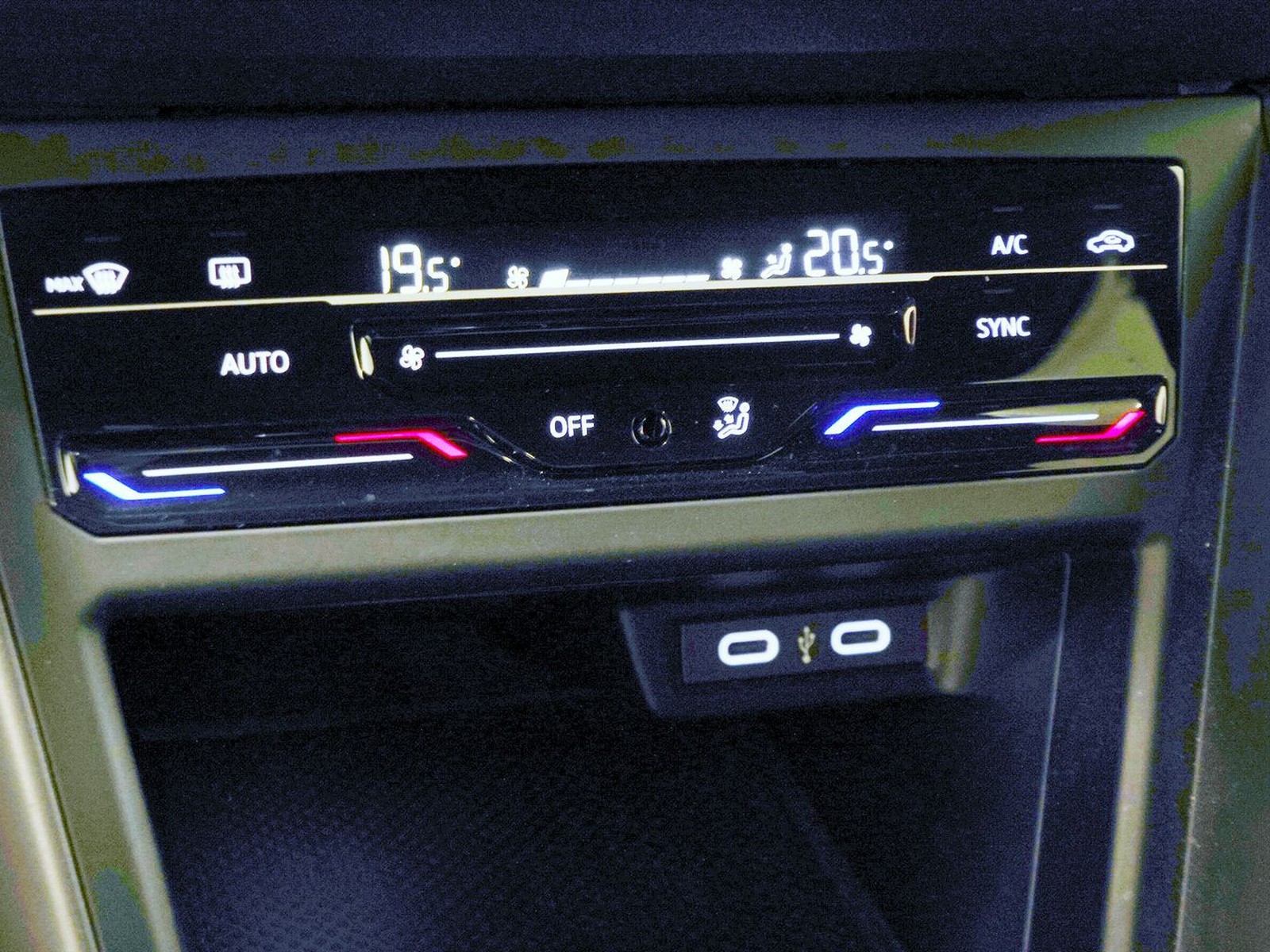 23 - Volkswagen Polo 1.0 tsi 95cv r line