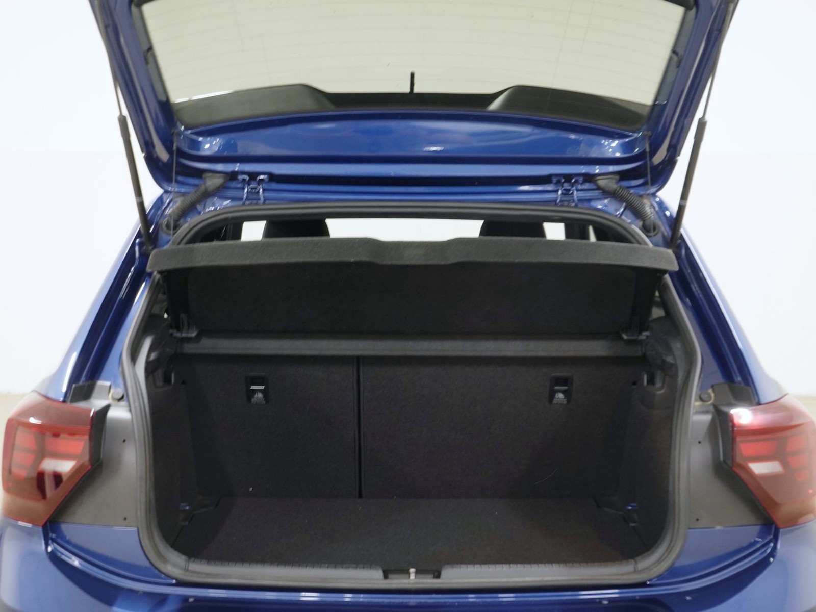 10 - Volkswagen Polo 1.0 tsi 95cv r line