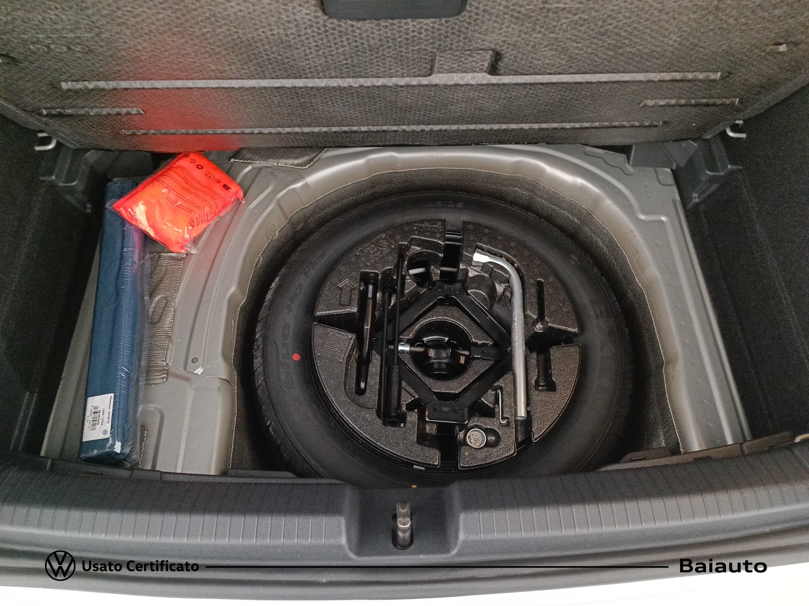 28 - Volkswagen Polo 1.0 tsi 95cv r line