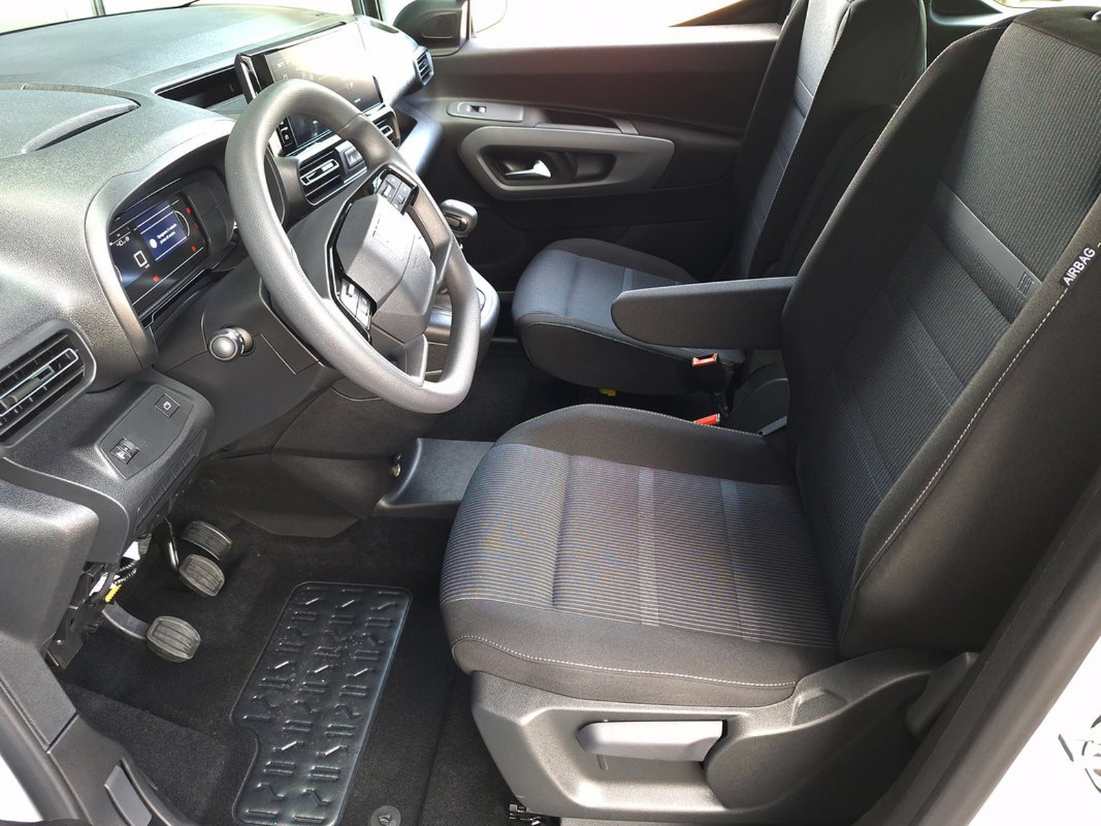 11 - Fiat Professional Doblò Combi 1.5 Bluehdi100cv Mt6 (N1)