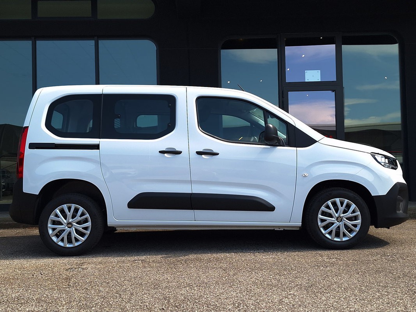 4 - Fiat Professional Doblò Combi 1.5 Bluehdi100cv Mt6 (N1)
