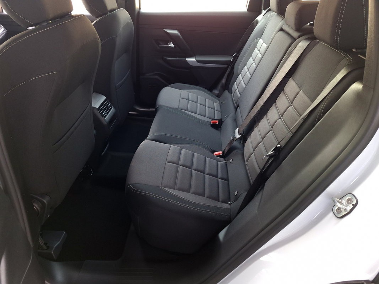 12 - Jeep Compass 1.2 turbo 48v e-hybrid 145cv altitude fwd edct6