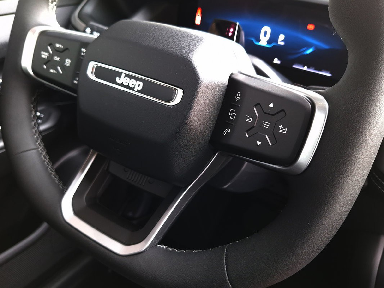 20 - Jeep Compass 1.2 turbo 48v e-hybrid 145cv altitude fwd edct6
