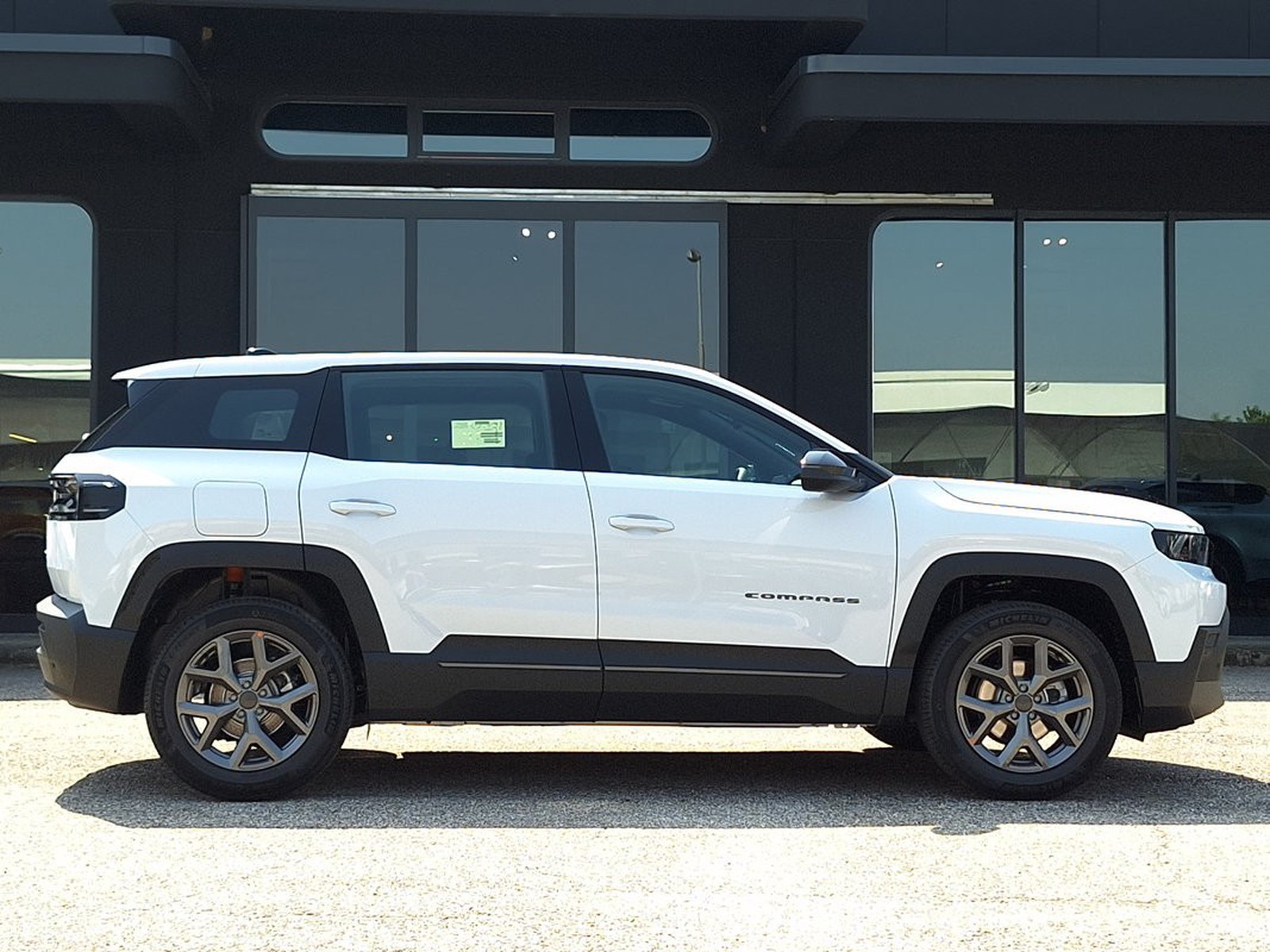 4 - Jeep Compass 1.2 turbo 48v e-hybrid 145cv altitude fwd edct6