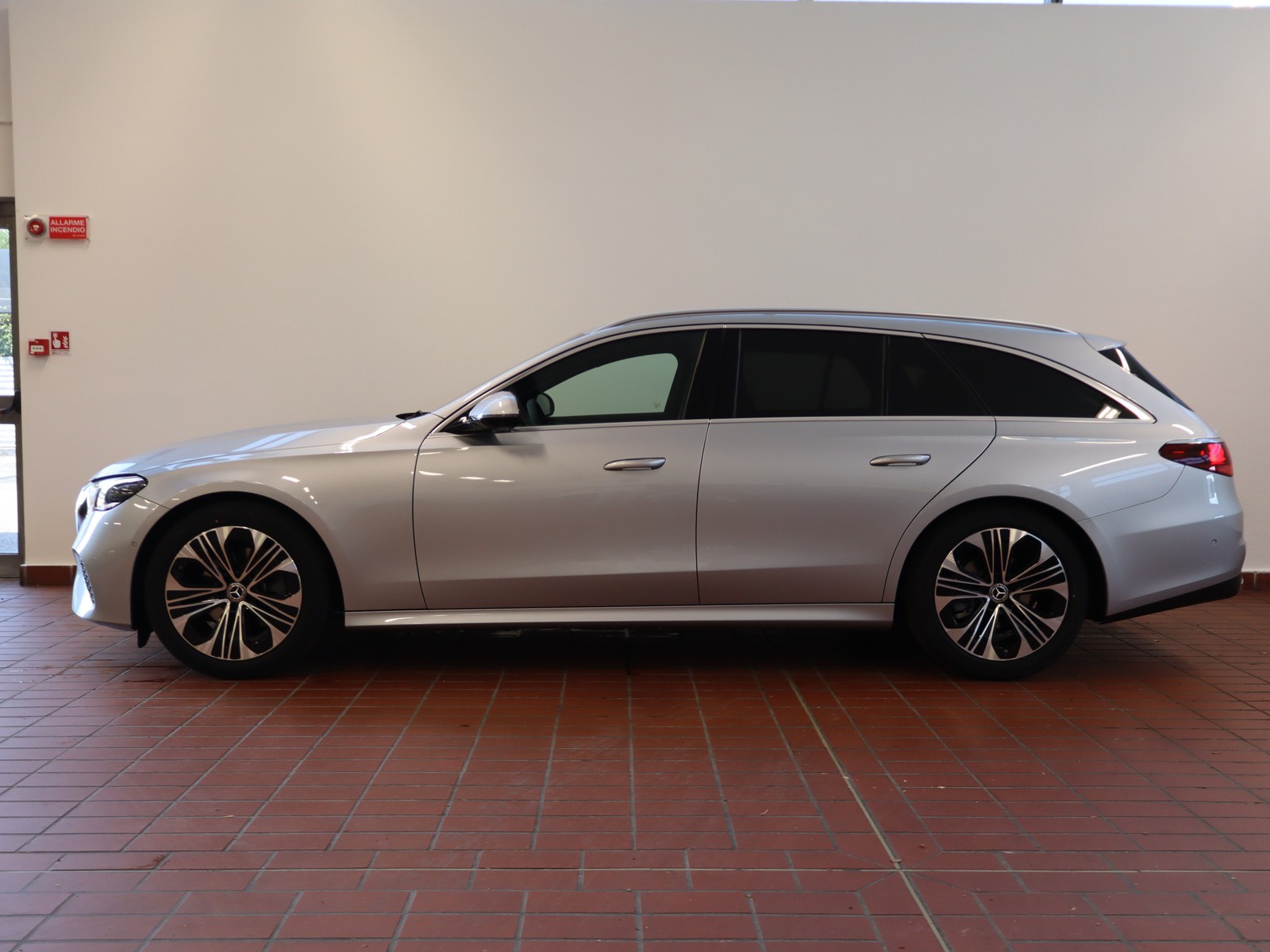 3 - Mercedes Classe E station wagon 220 d advanced plus 4matic 9g-tronic