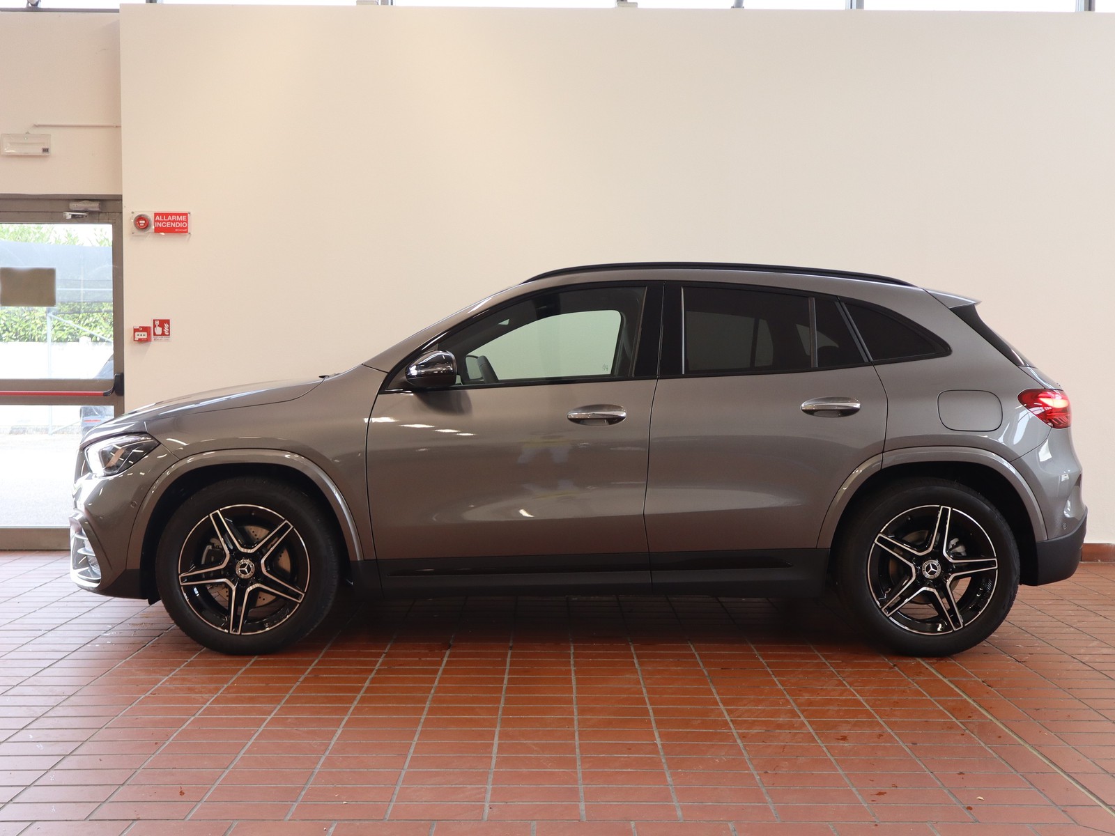 3 - Mercedes GLA 200 d amg line premium 4matic 8g-dct