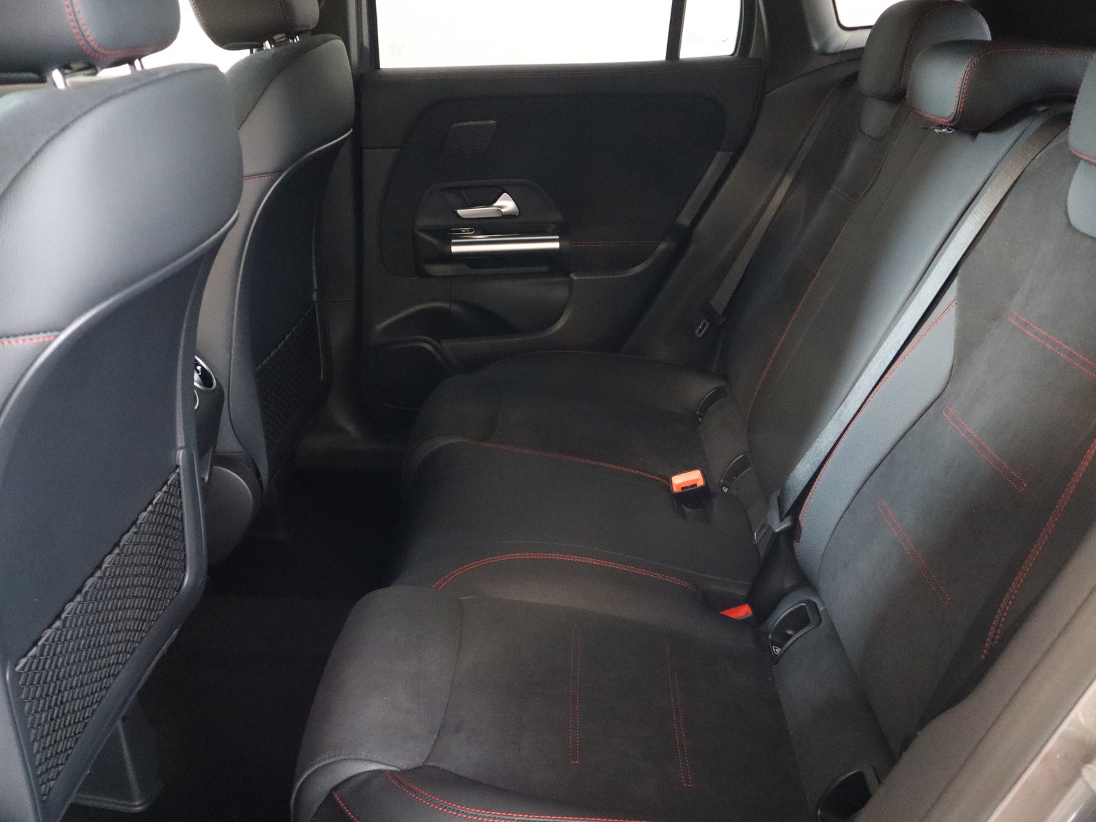 8 - Mercedes GLA 200 d amg line premium 4matic 8g-dct