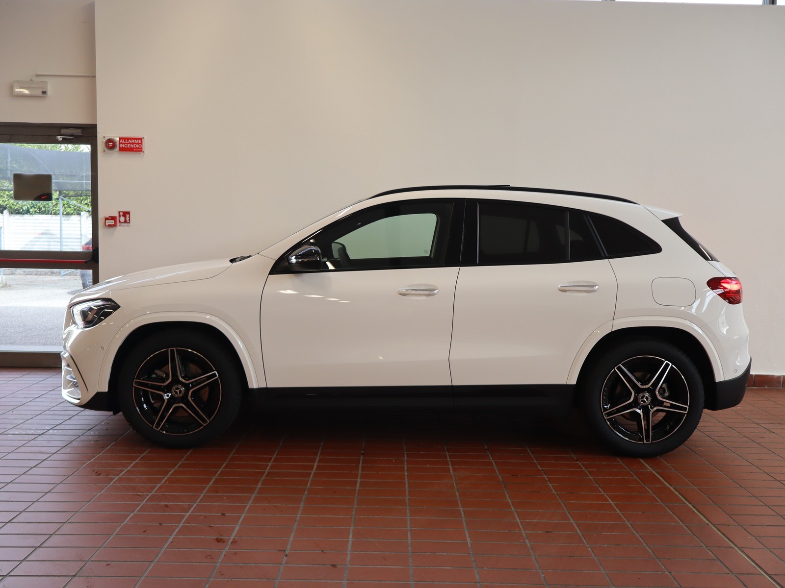 3 - Mercedes GLA 200 d amg line extra 8g-dct
