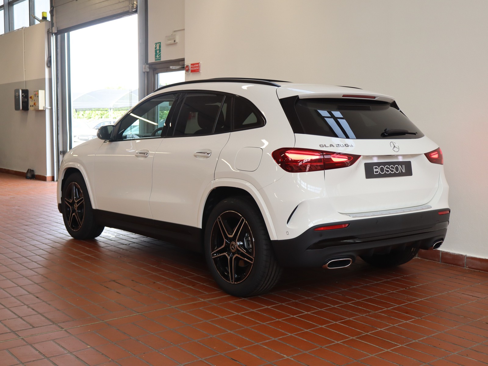 5 - Mercedes GLA 200 d amg line extra 8g-dct