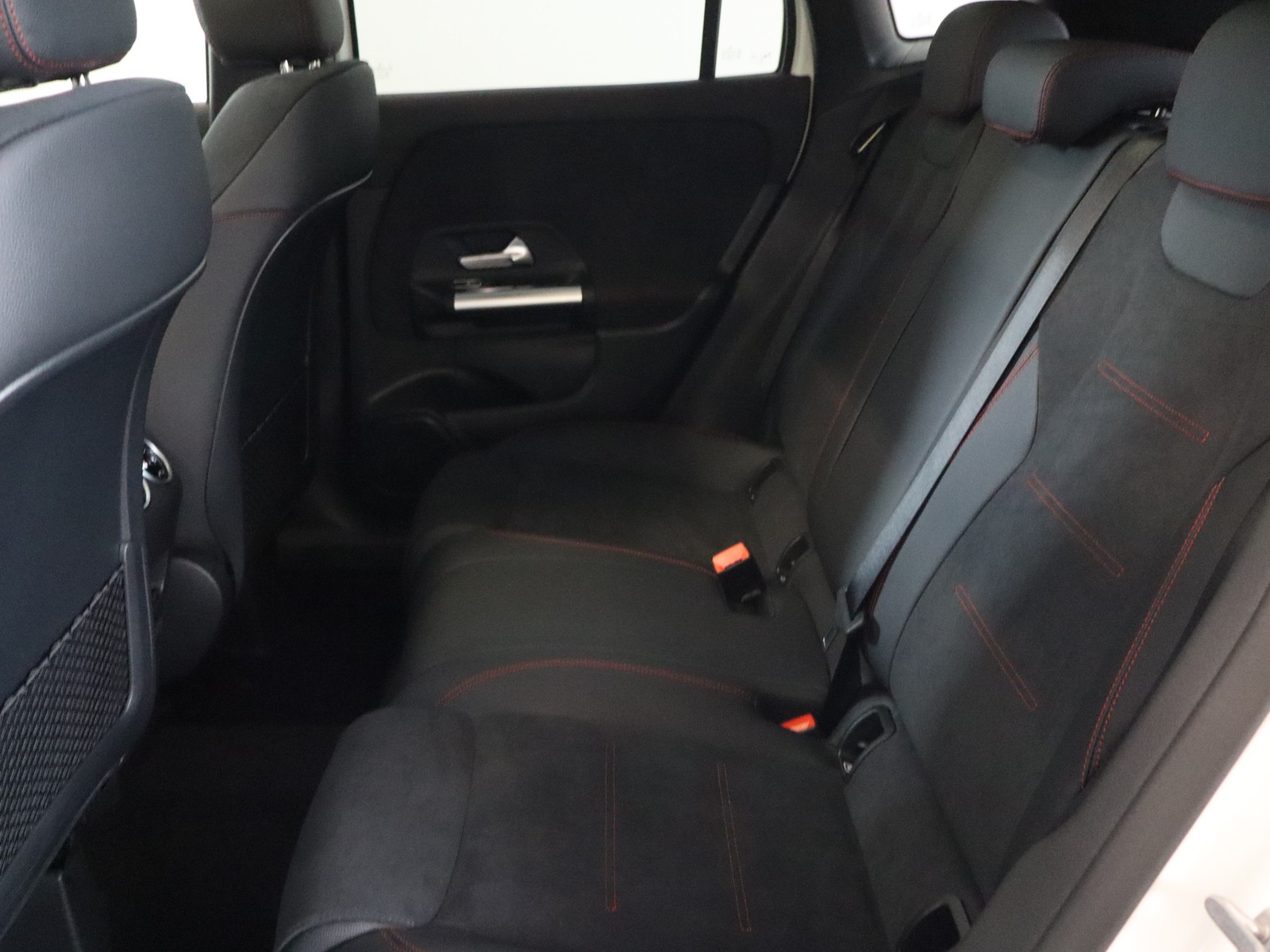 8 - Mercedes GLA 200 d amg line extra 8g-dct