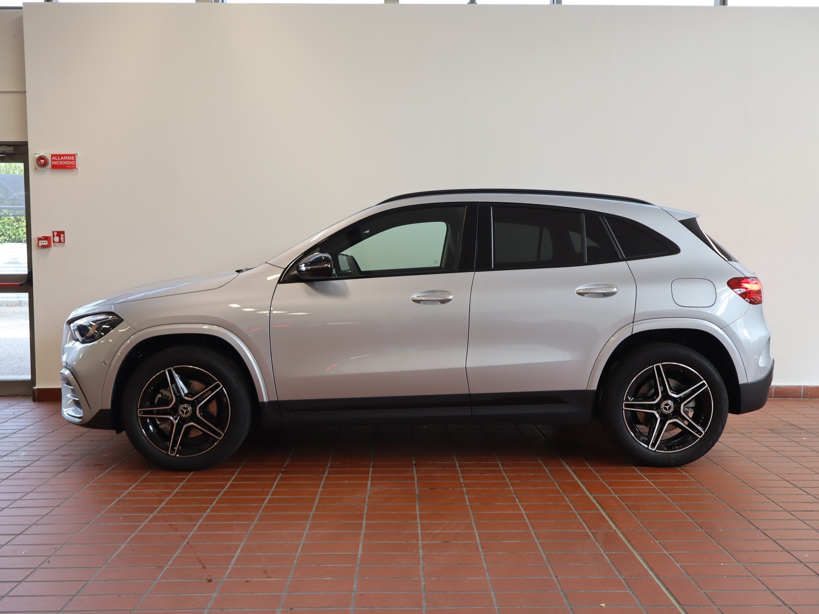 3 - Mercedes GLA 250 e plug-in hybrid amg line extra 8g-dct