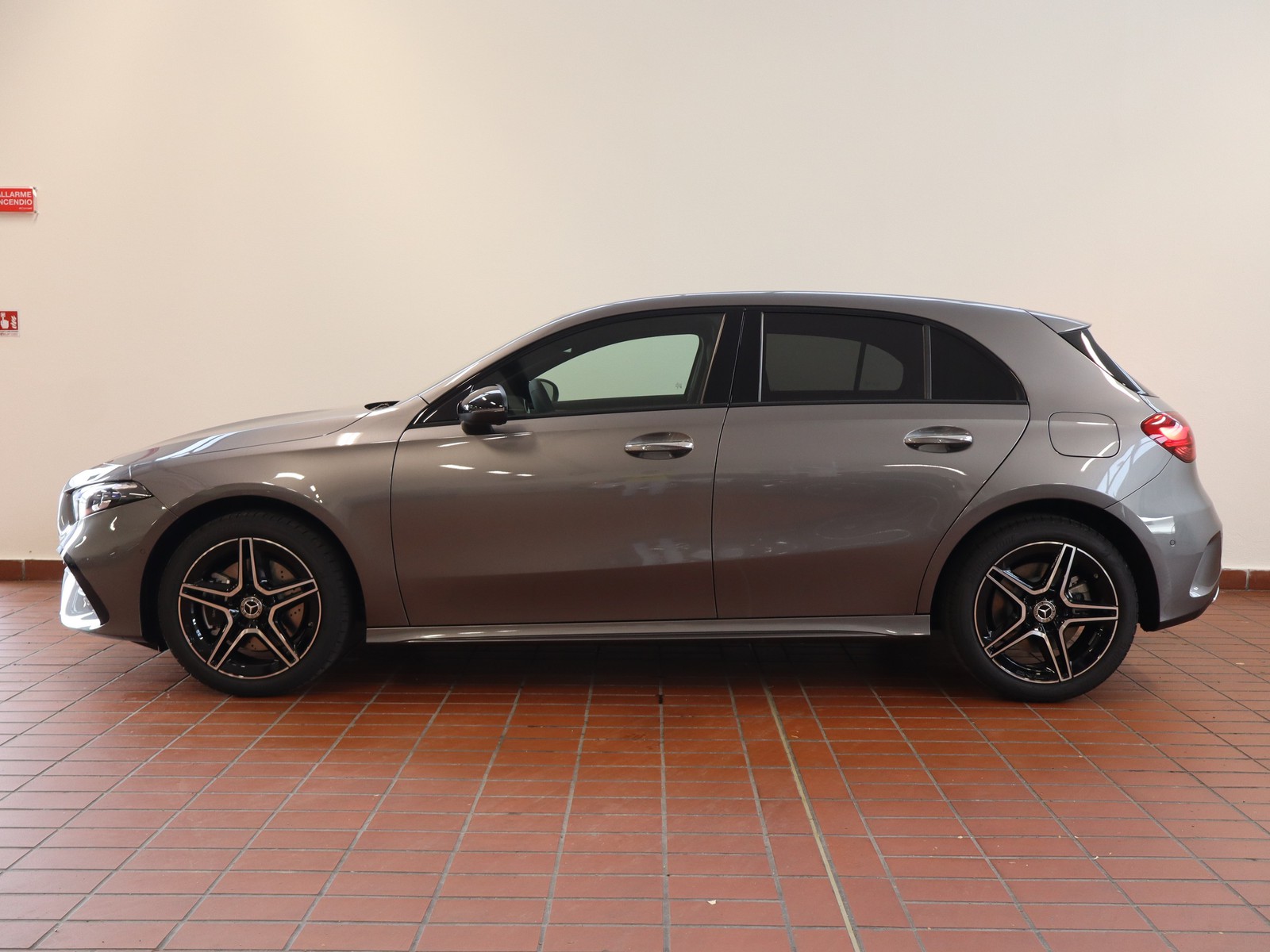 3 - Mercedes Classe A 250 e plug-in hybrid amg line extra speedshift dct amg 8g